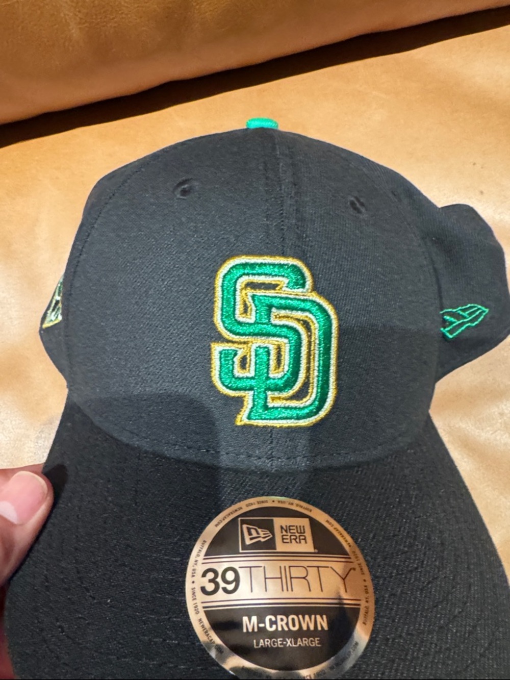 New Era Padres St Patrick’s Day Hat 39THIRTY Green Gold Side Patch L XL - Picture 5 of 6